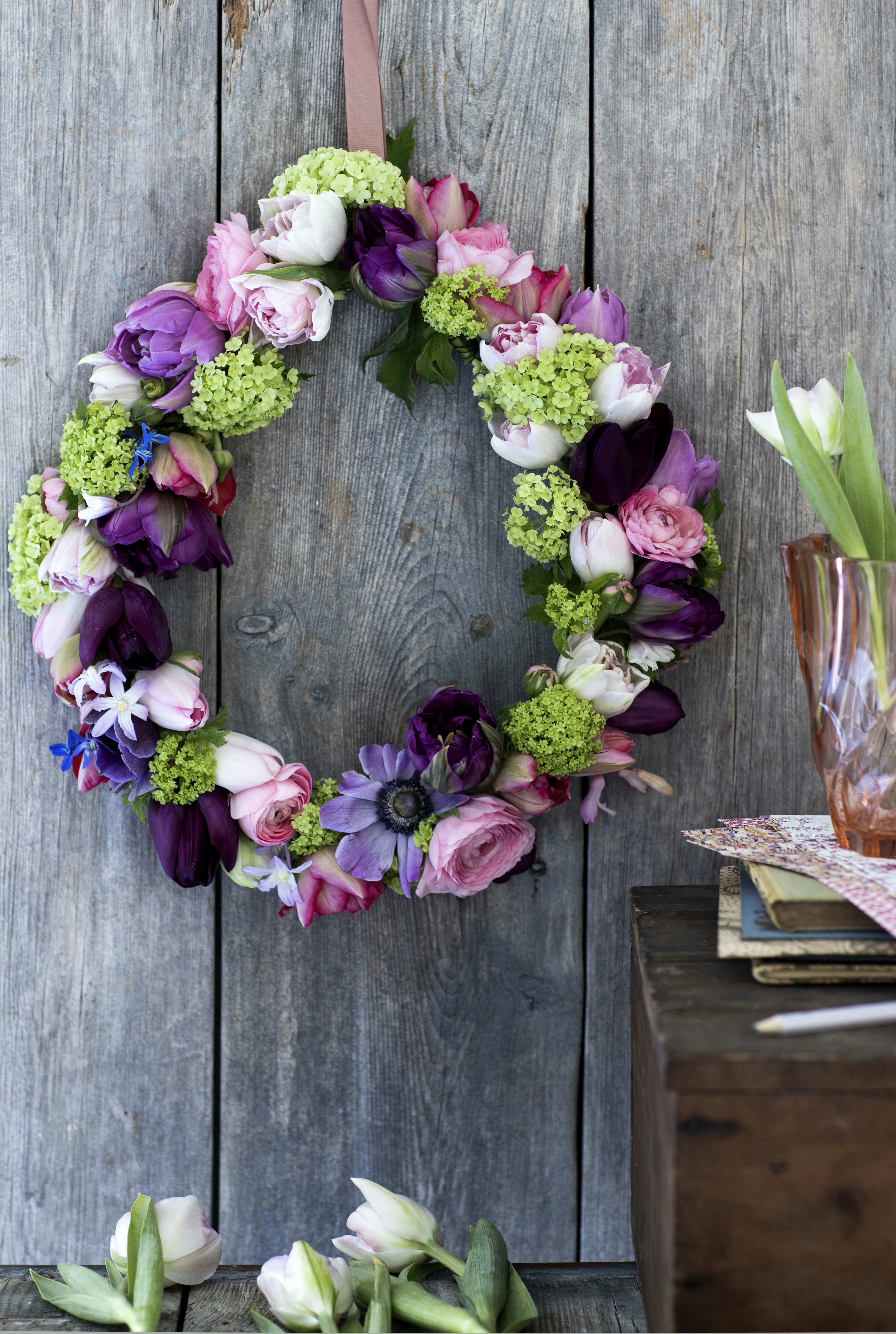 Blomsterkrans med tulipaner