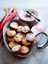Muffins med rabarber og marcipan - de bedste rabarbermuffins.
