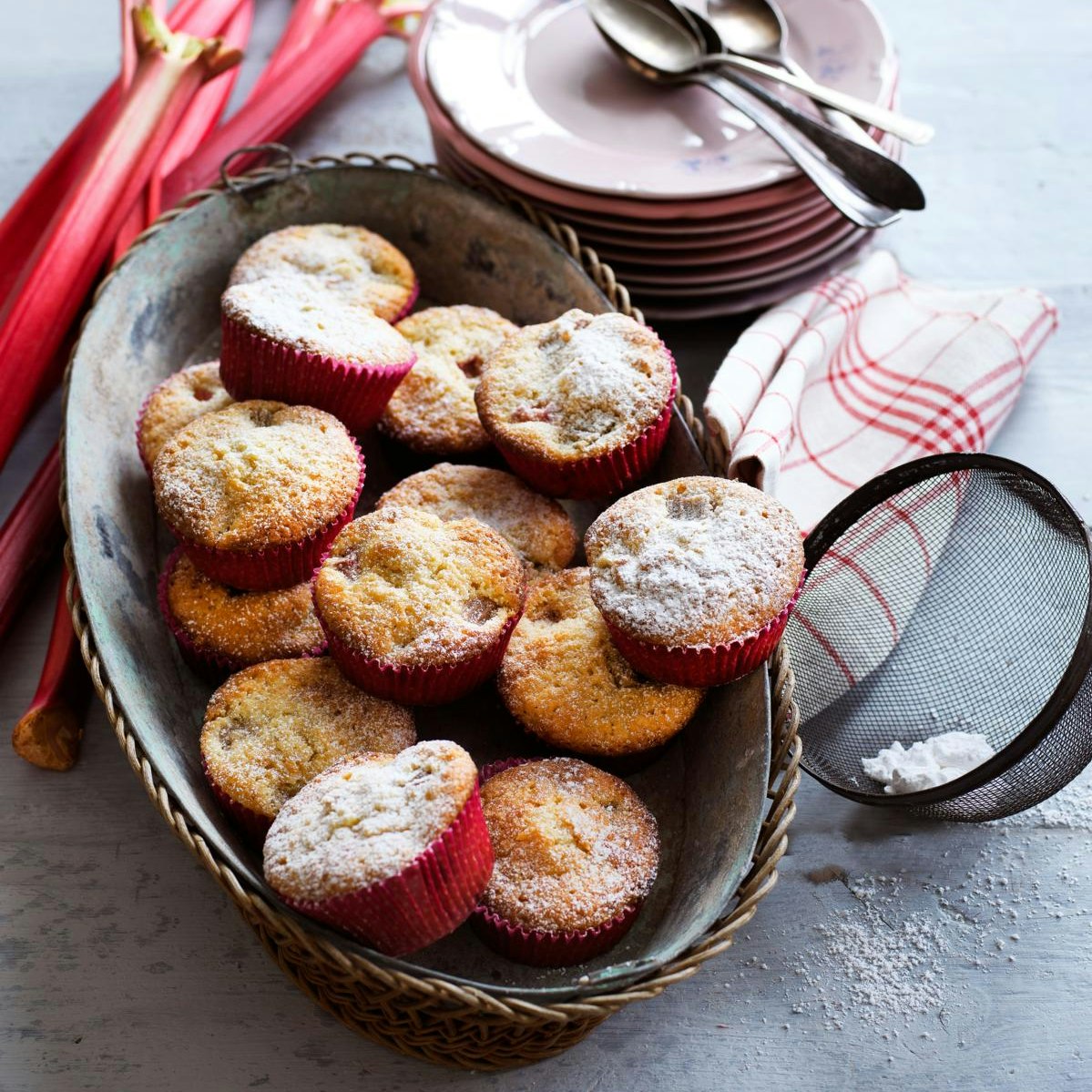 Muffins med rabarber og marcipan - de bedste rabarbermuffins.
