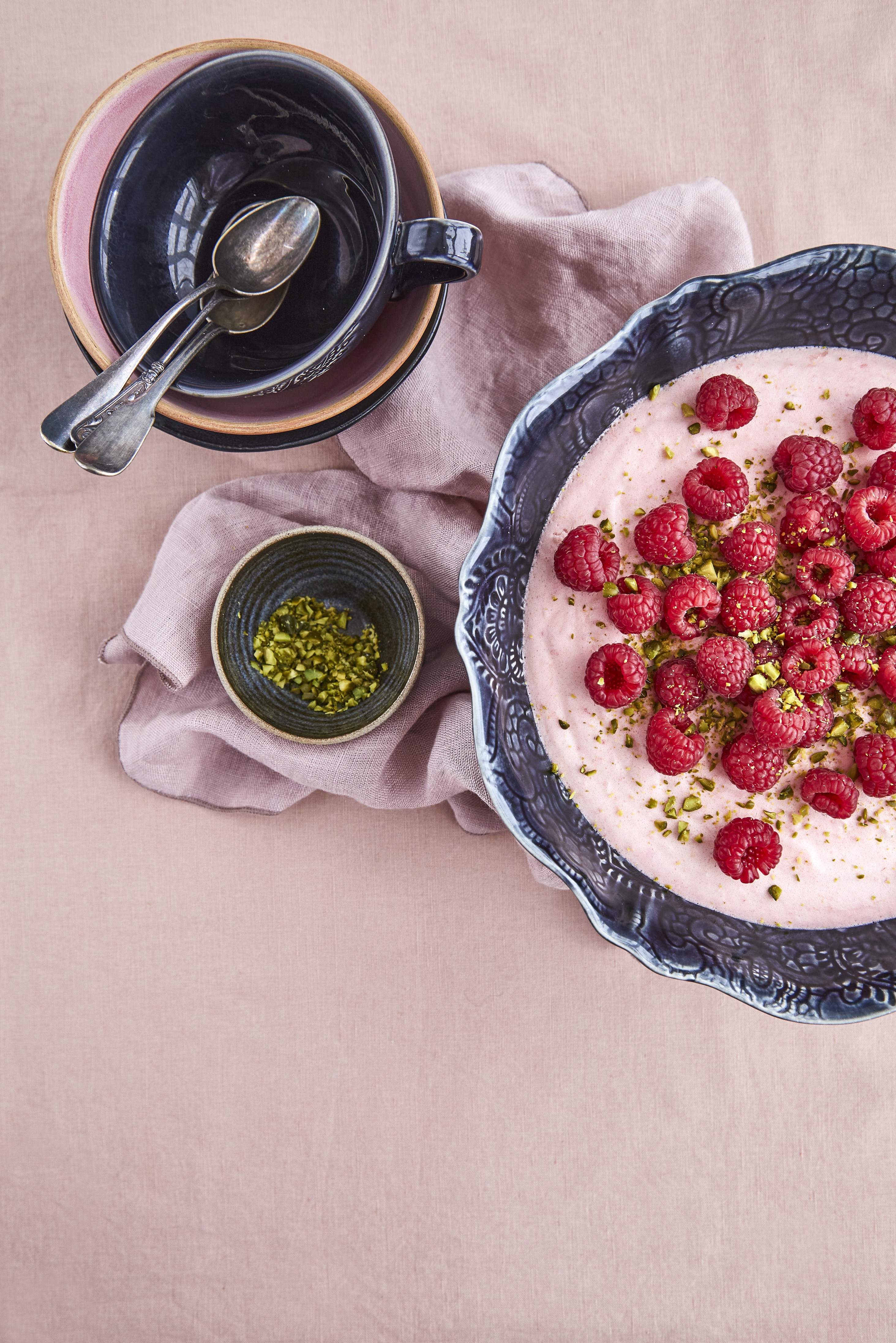 Hindbærfromage med pistacienødder