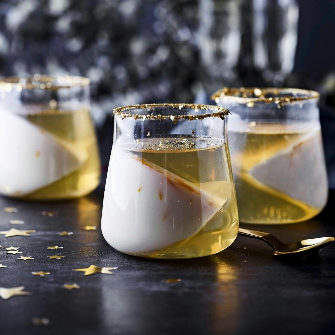 Smuk nytårsdessert - champagnedessert i lag.