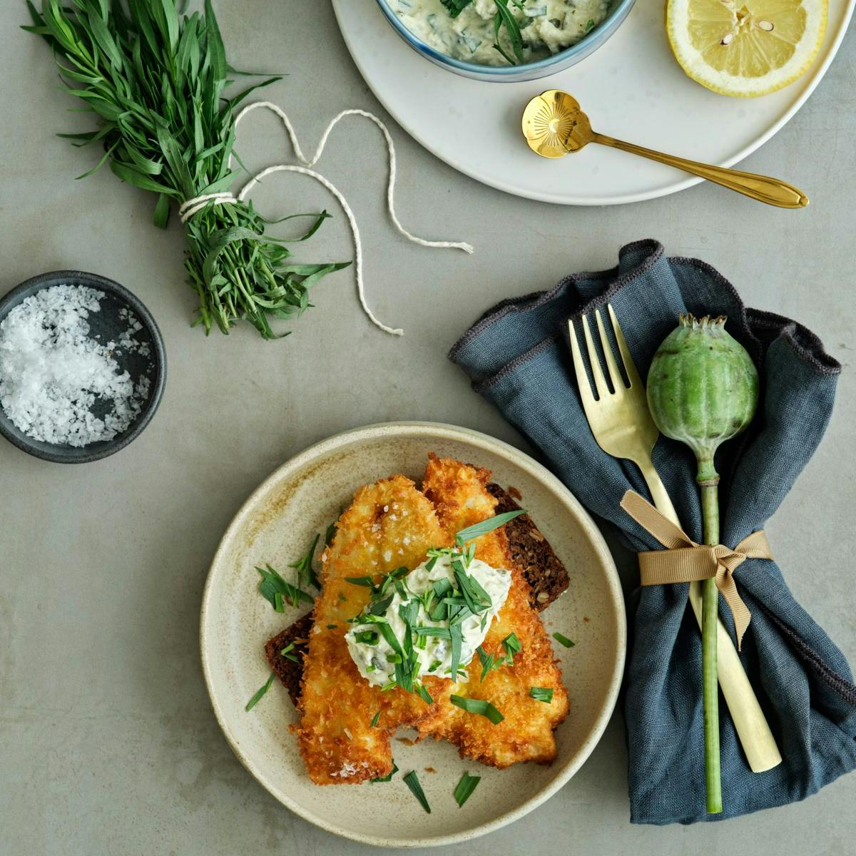 Sprød fiskefilet med hjemmelavet selleri-remoulade