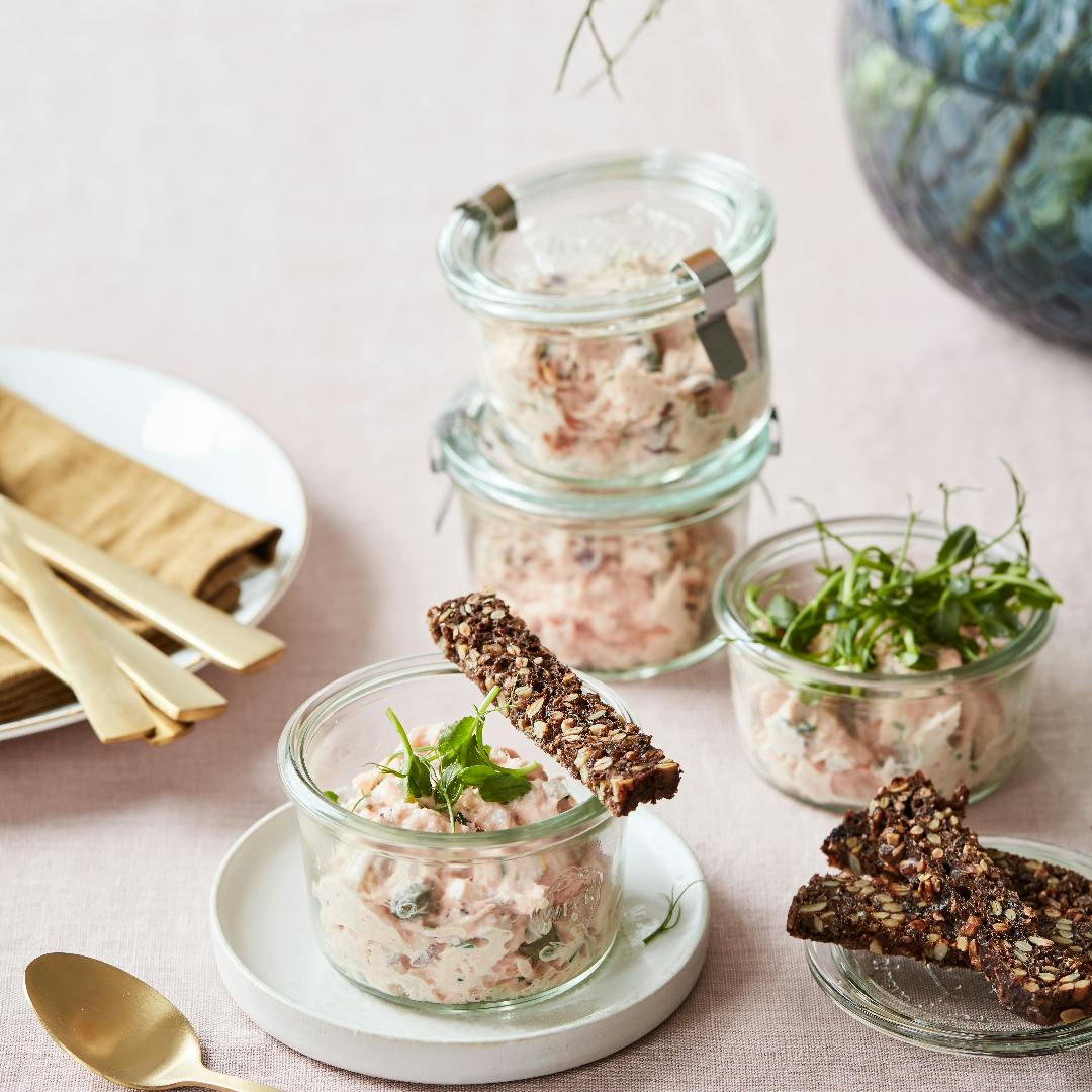 Lakserillette med ristet rugbrød