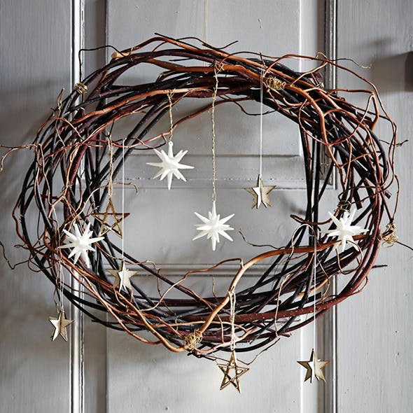 Julekrans med grene og stjerner