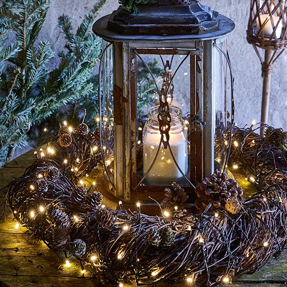 Stor birkekrans med lyskæde