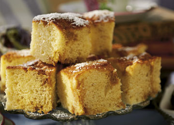 mumsede brunsviger med masser af fyld på toppen. 