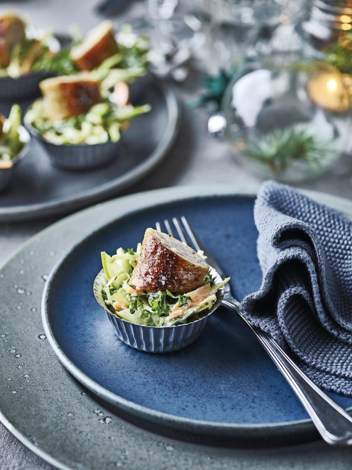 Forret med medister og coleslaw