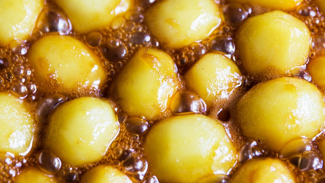 Trick til at lave brunede kartofler