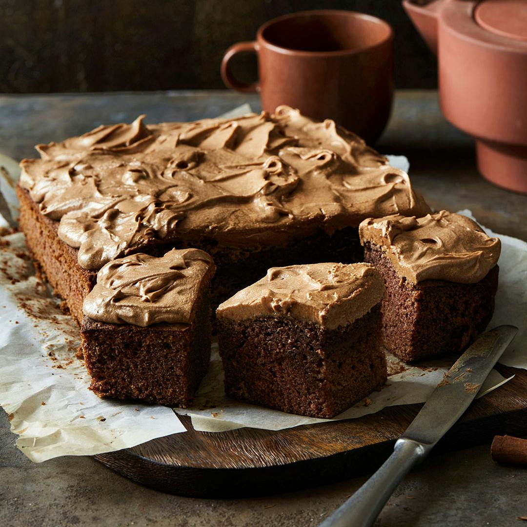 Kanelkage med kaffefrosting