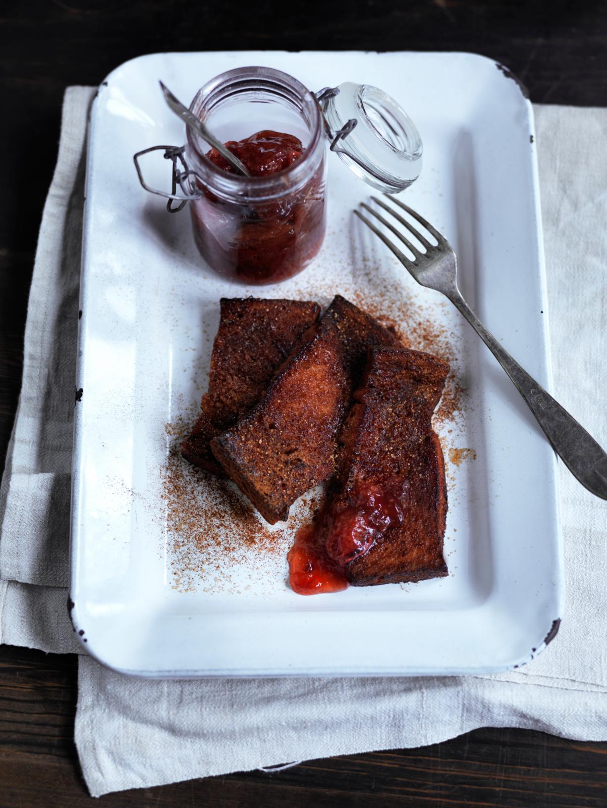 Arme riddere med kanelsukker og syltetøj