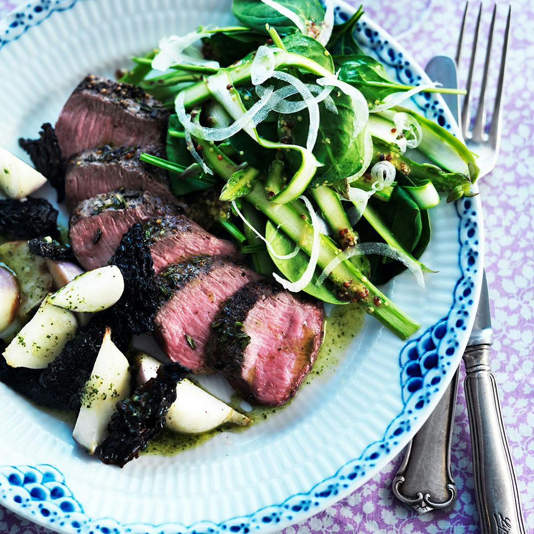 Lammefilet med majroer og spinatsalat