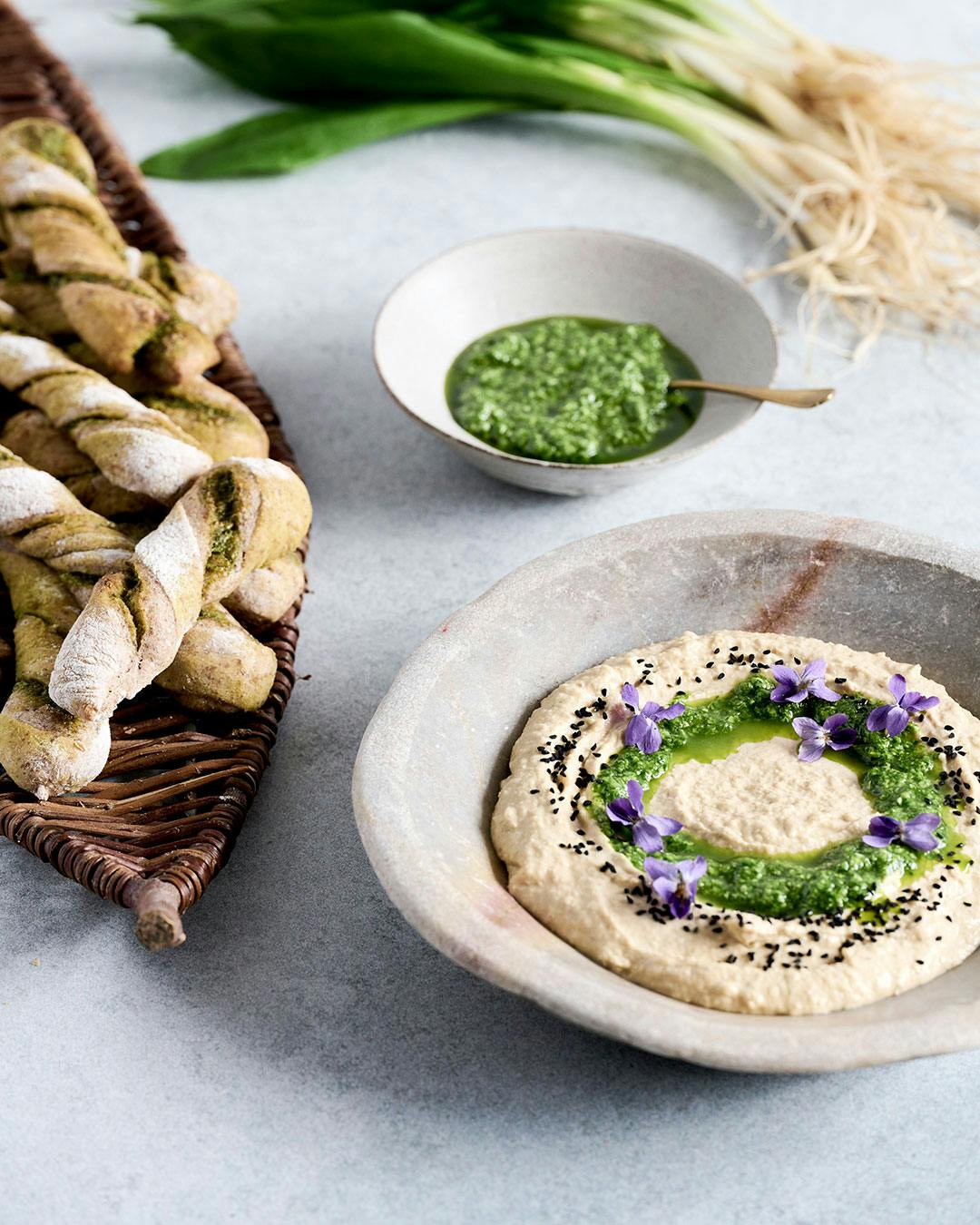 Ramsløgbrug med pesto og hummus