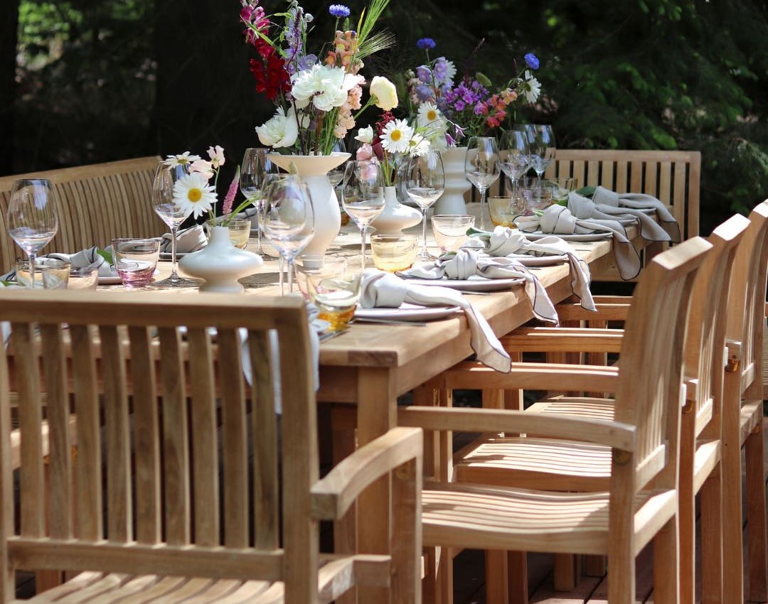 Havestole ved havebord