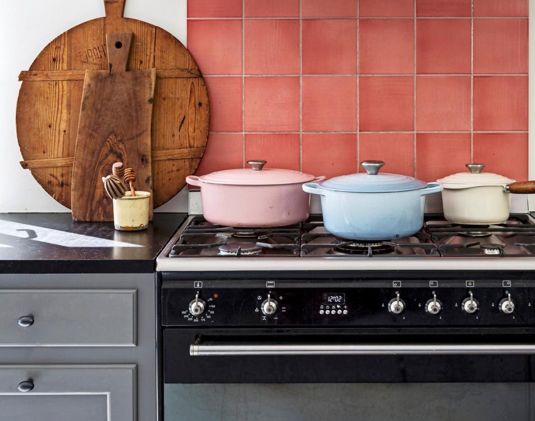 Ovn med varmlufts- og almindelig ovnfunktion