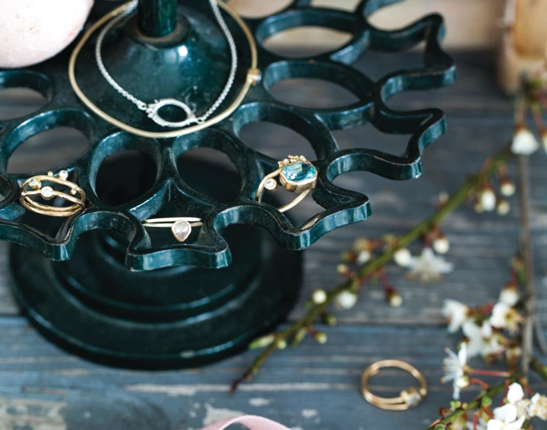 Rengjorte guld- og sølvsmykker