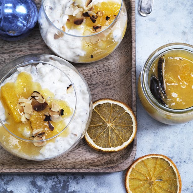 Risalamande med klementinsauce og brændte mandler