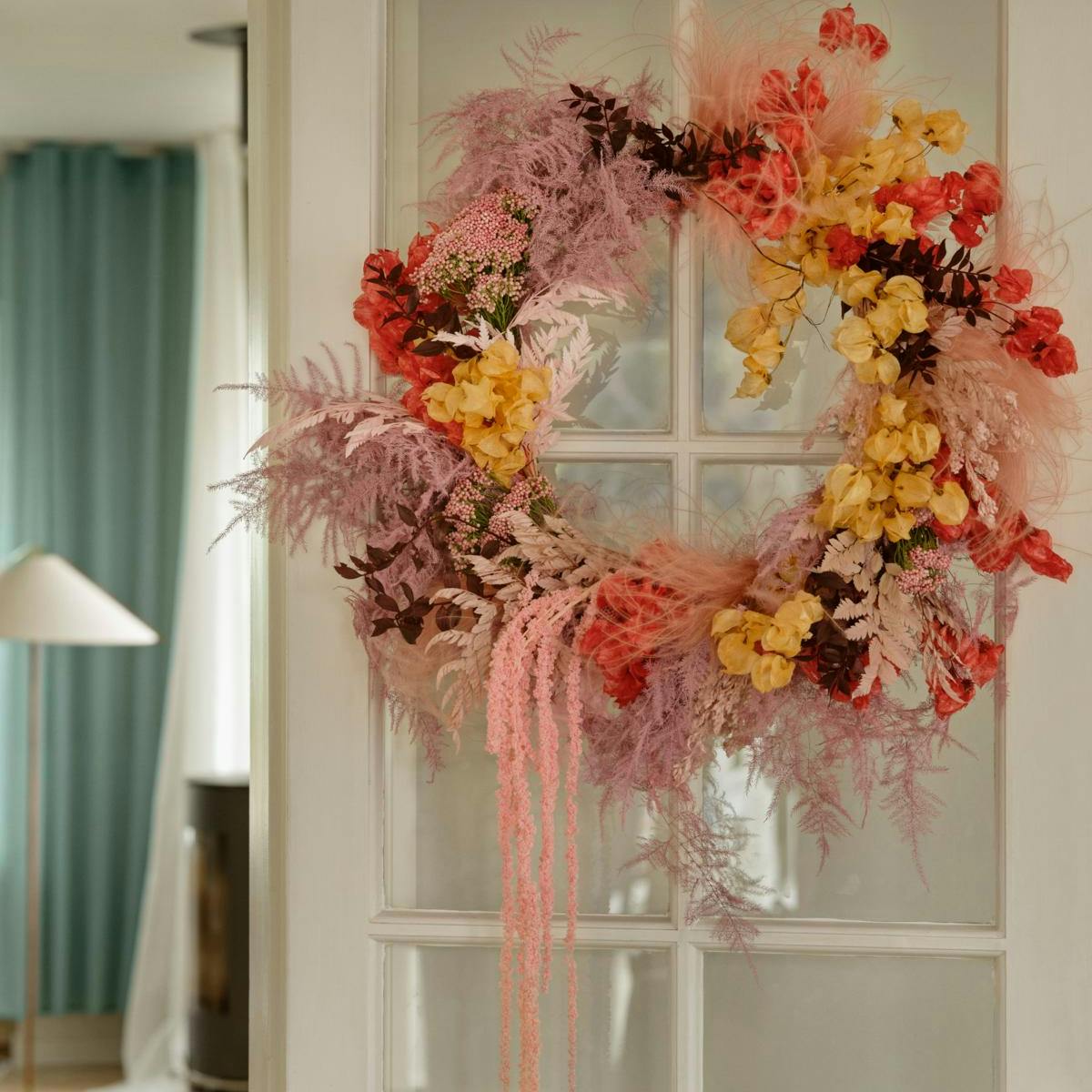 Farverig dørkrans i lyserød