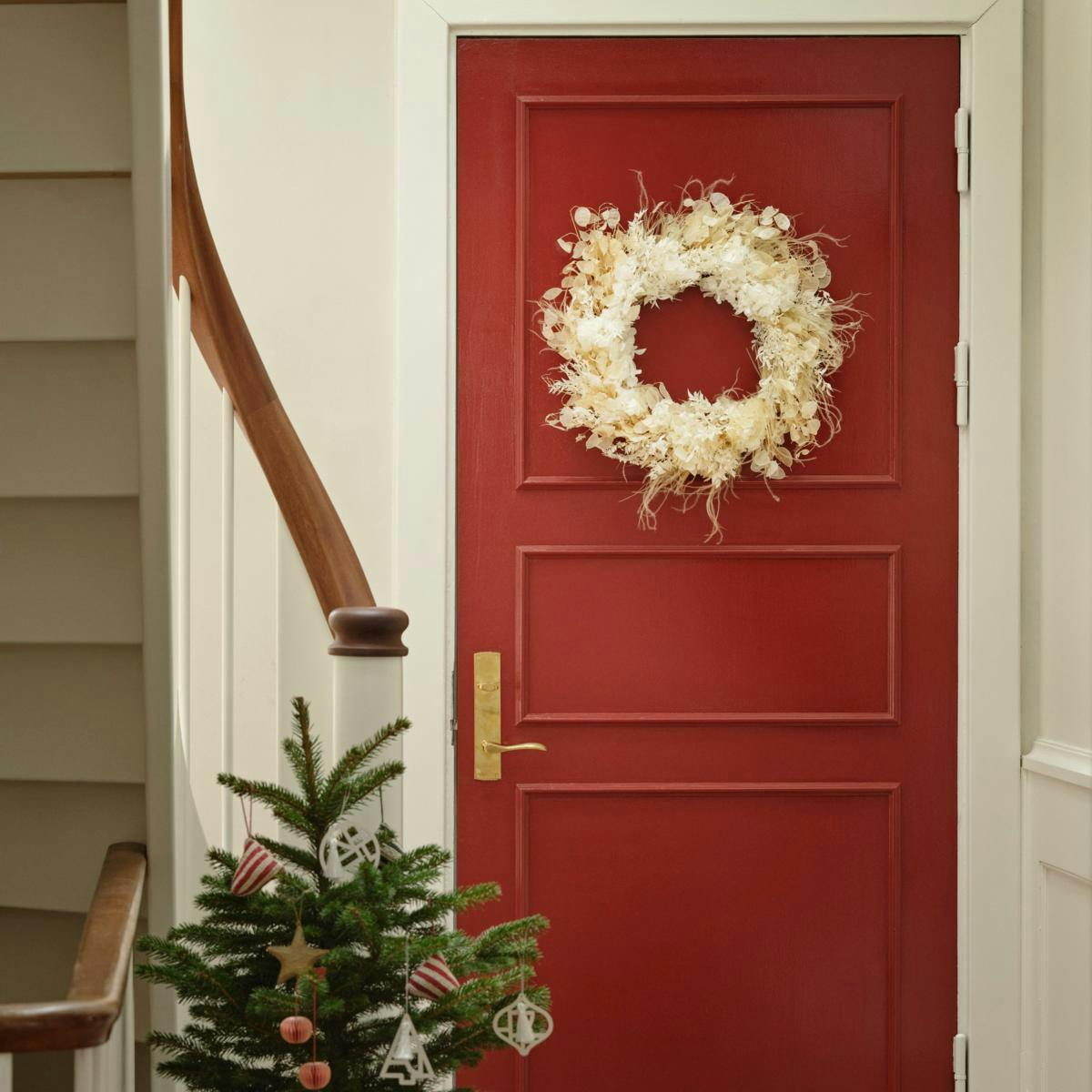 Hvid evighedskrans på dør