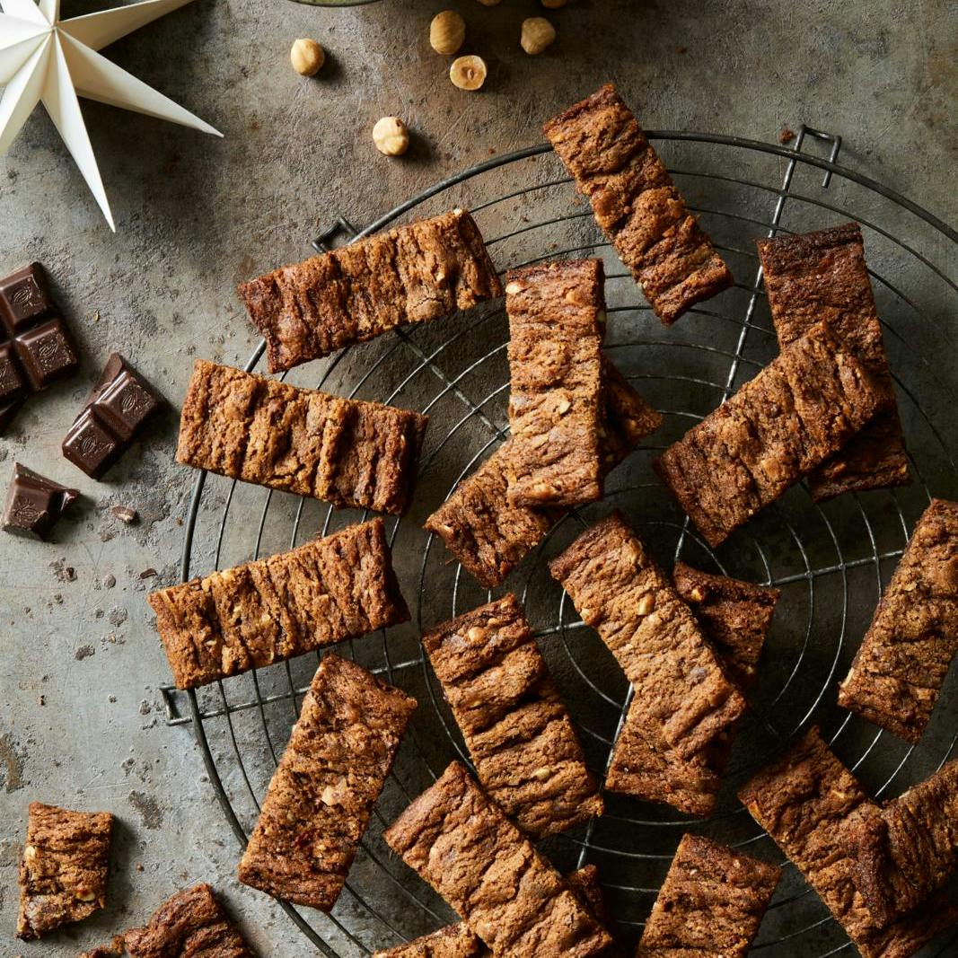 Små kanelsnitter med chokolade og hasselnødder