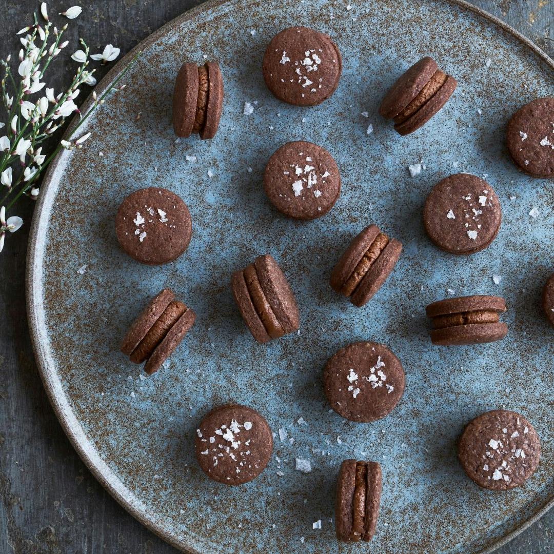 Chokoladesmåkager med saltkaramel