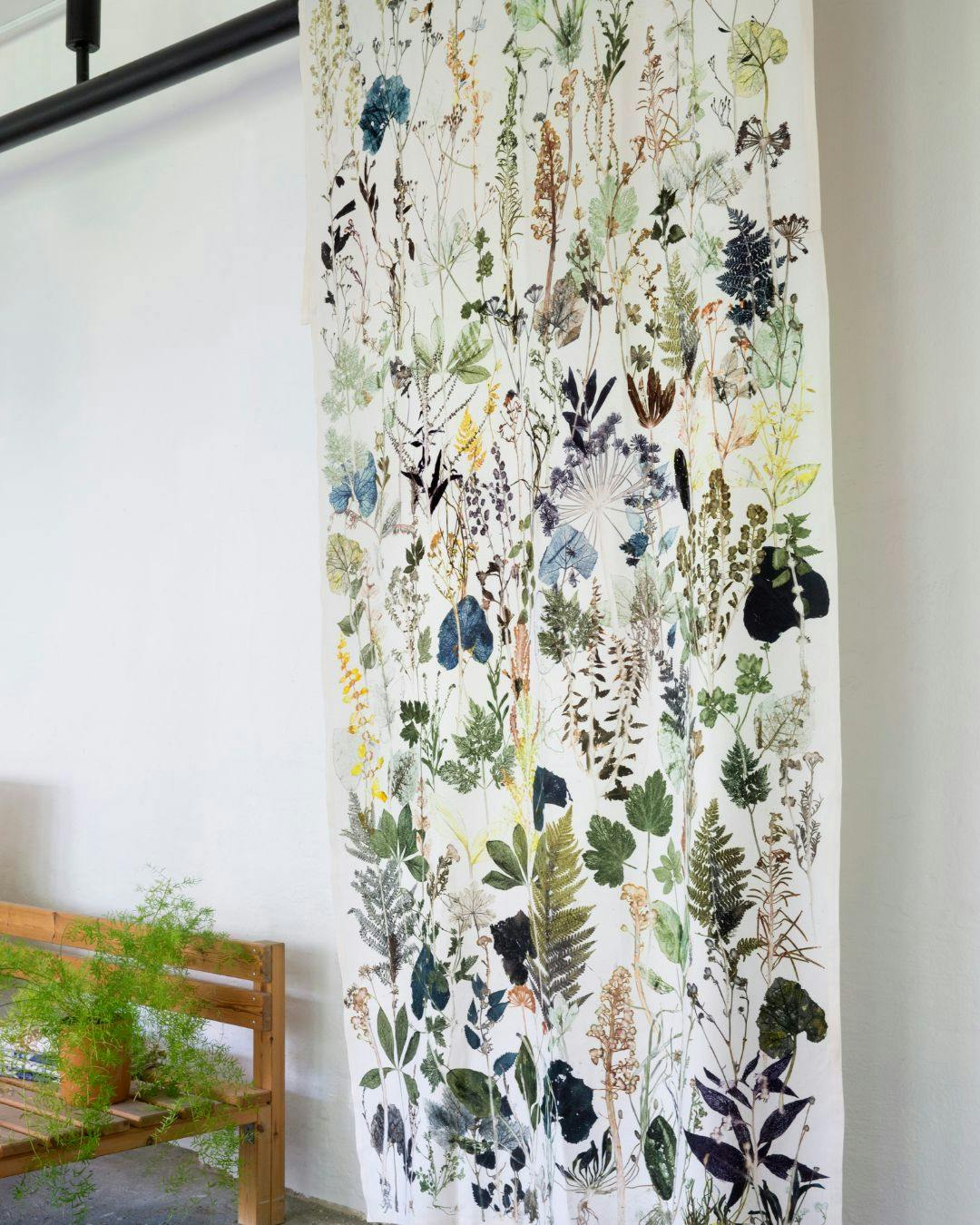 plantetryk-på-kasseret-tekstil-her-vises-hel-dug