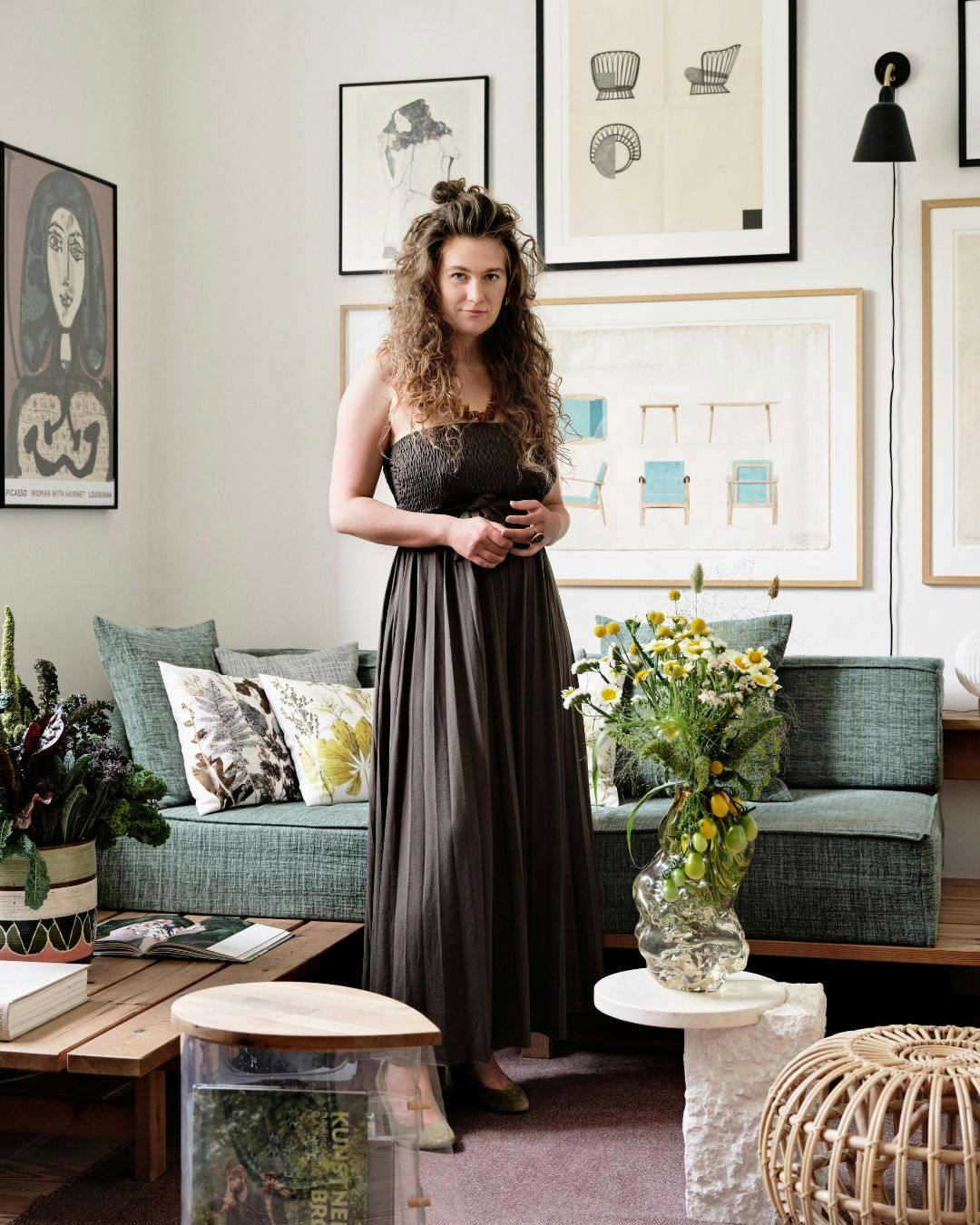 billede-af-nathalie-i-stuen