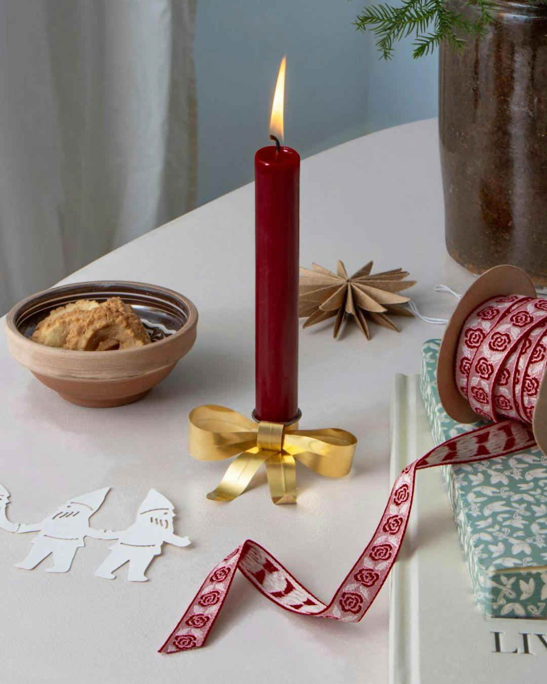 messing-sløjfe-som-bordpynt