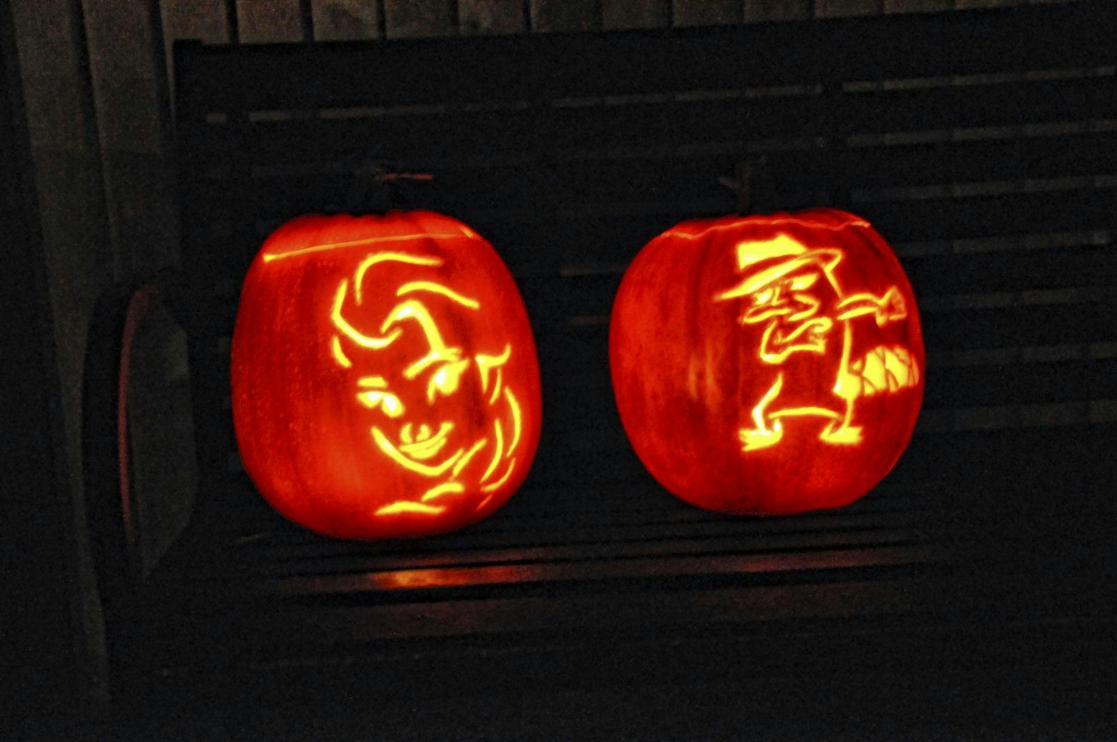 Græskarlygter med populære karakterer fra tegnefil. Elsa fra Frozen og Næbdyret Perry.