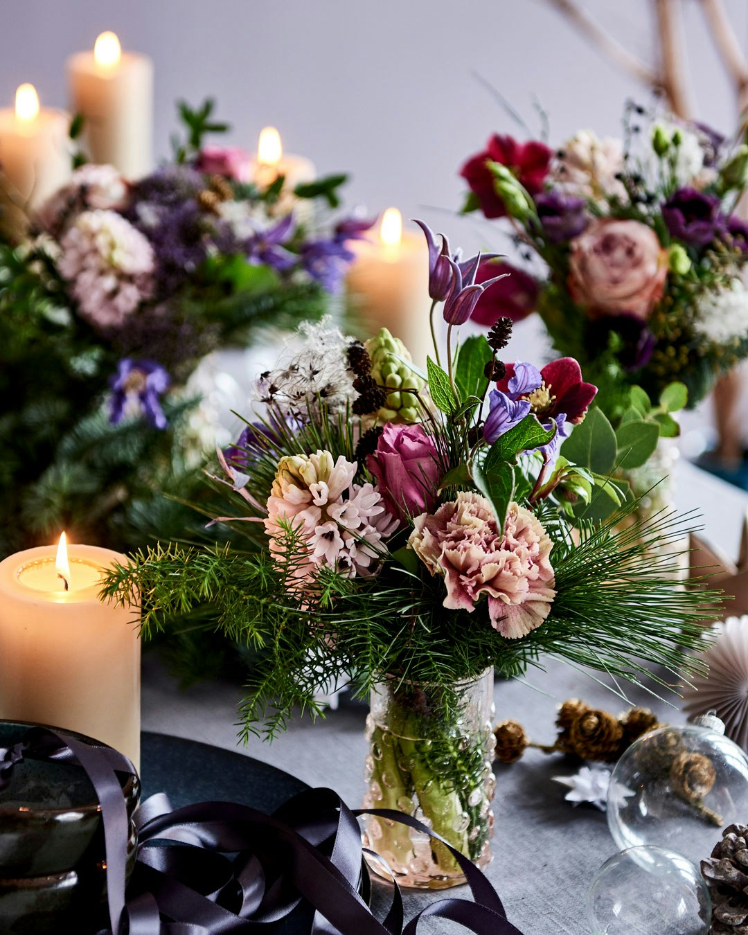 Julebord med blomster