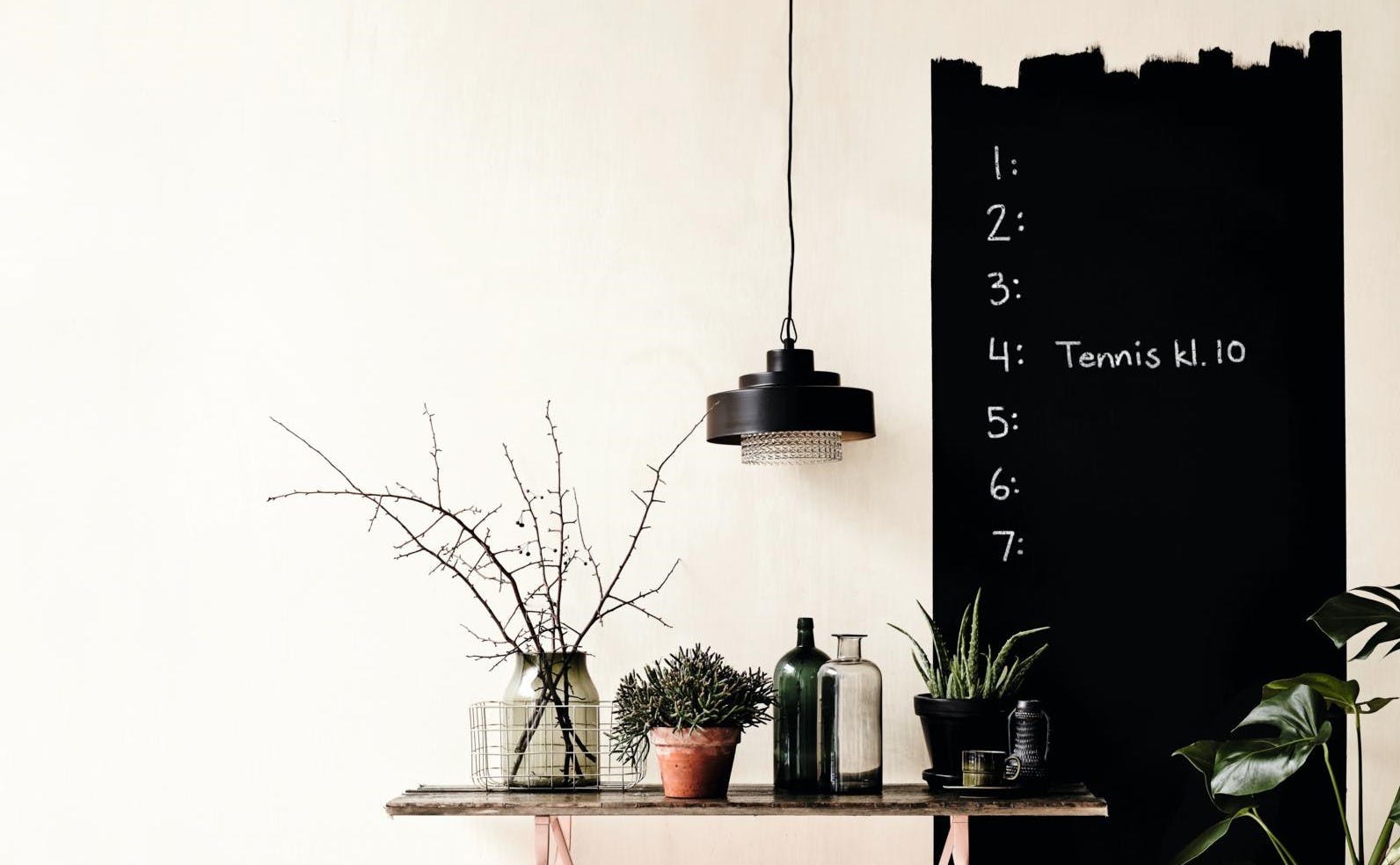 Lav en to do-liste med tavlelak, og få styr på kalenderen.