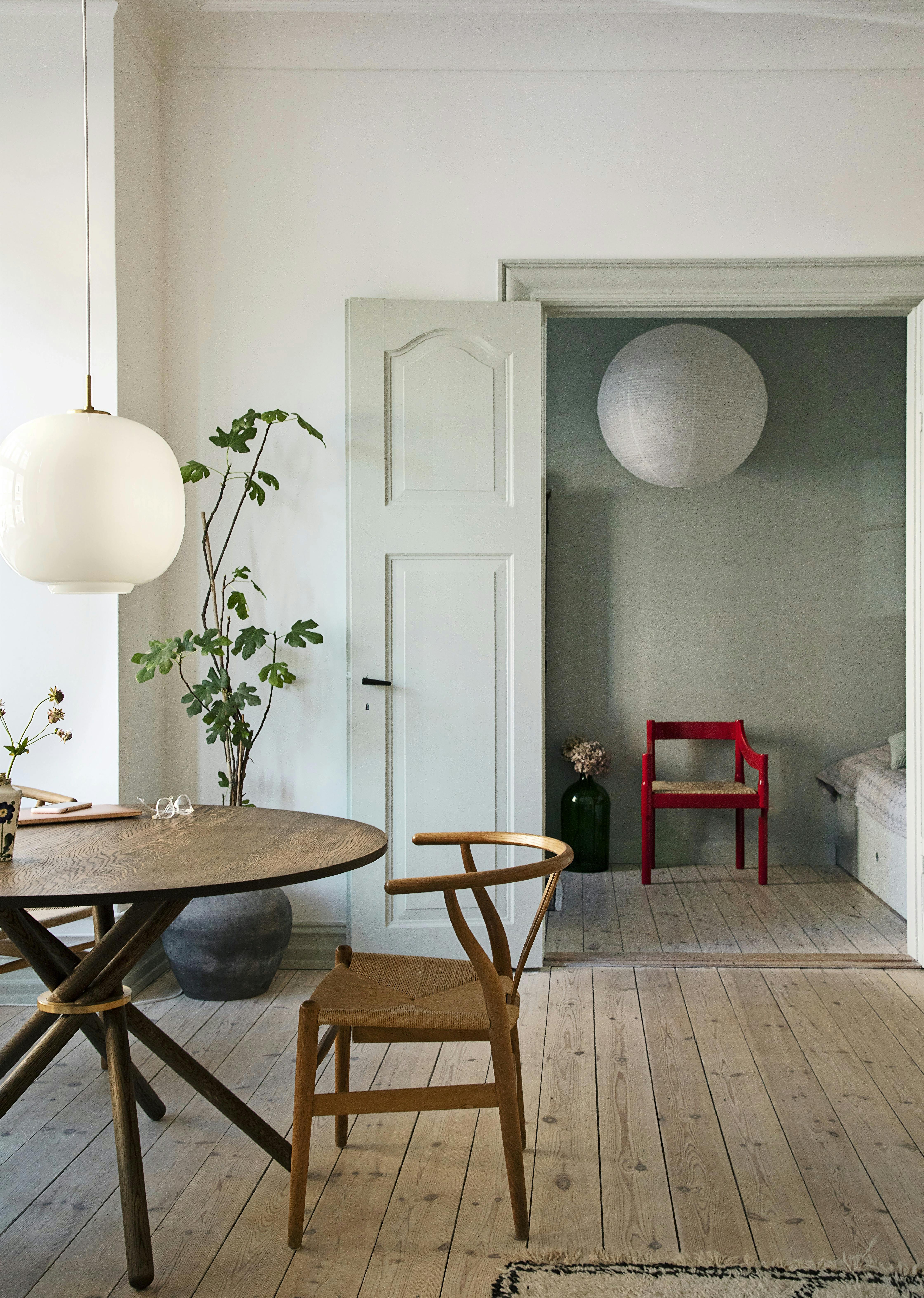 Stuer i sarte nuancer og designklassikere