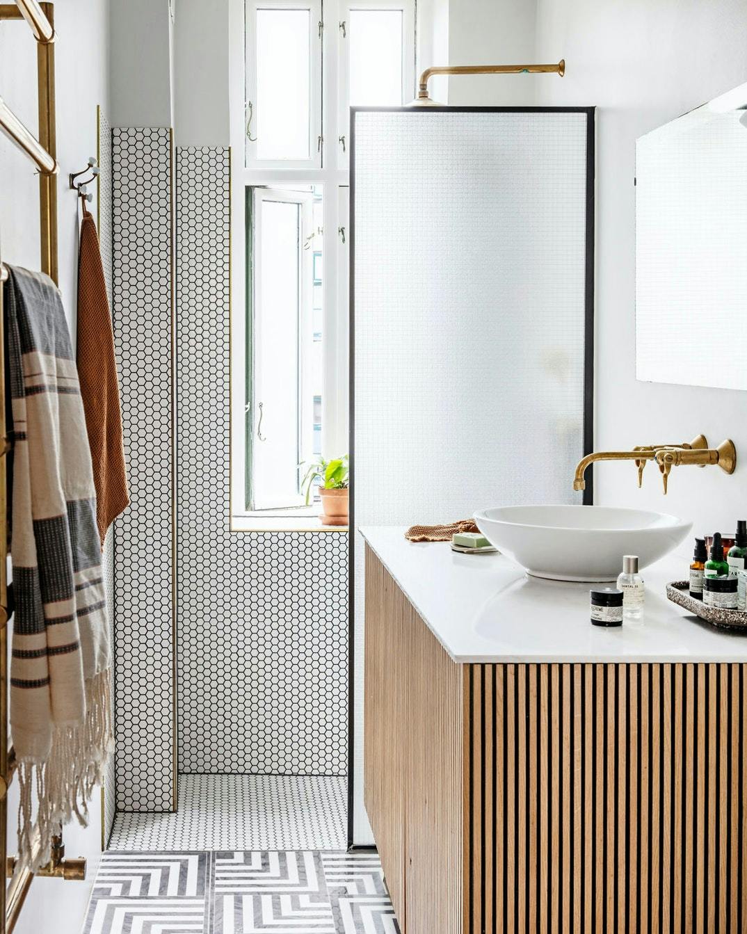 Forskellige fliser på badeværelset