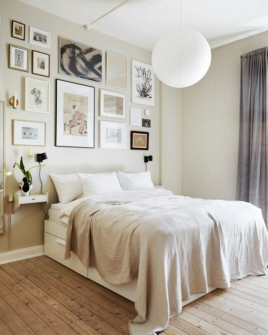 Soveværelse med gallerivæg