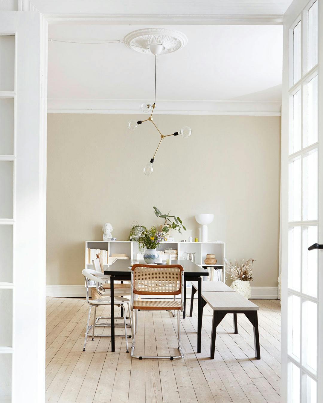 Spisebord med bænk