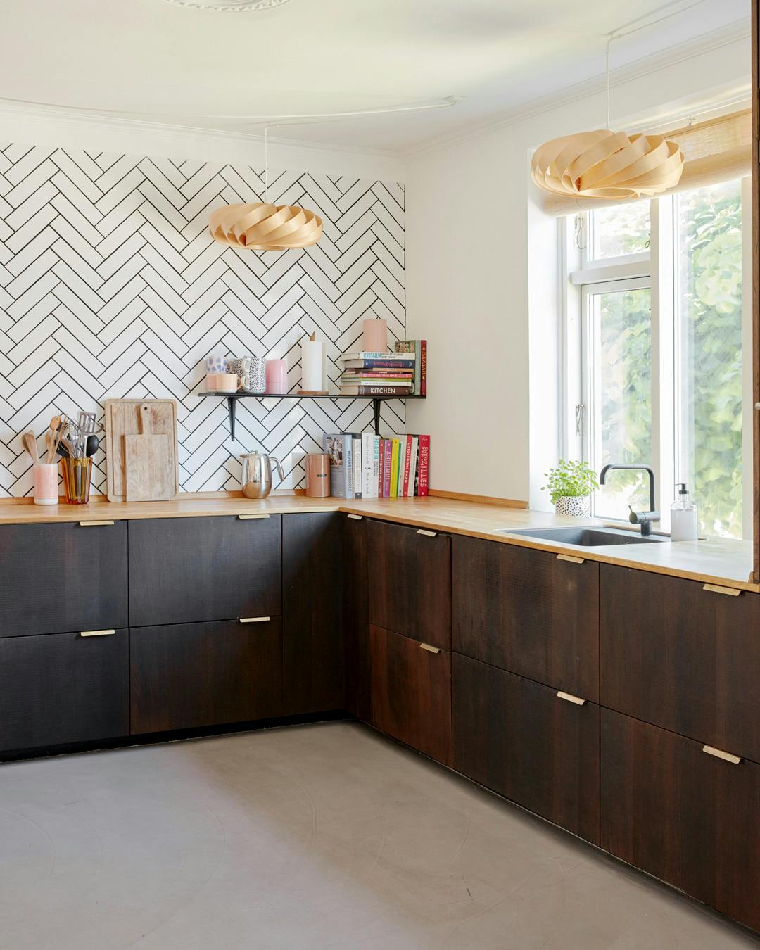 boligreportage_a_nordic_knitting_tale_villa_odense_koekken_reform_sildebensfliser