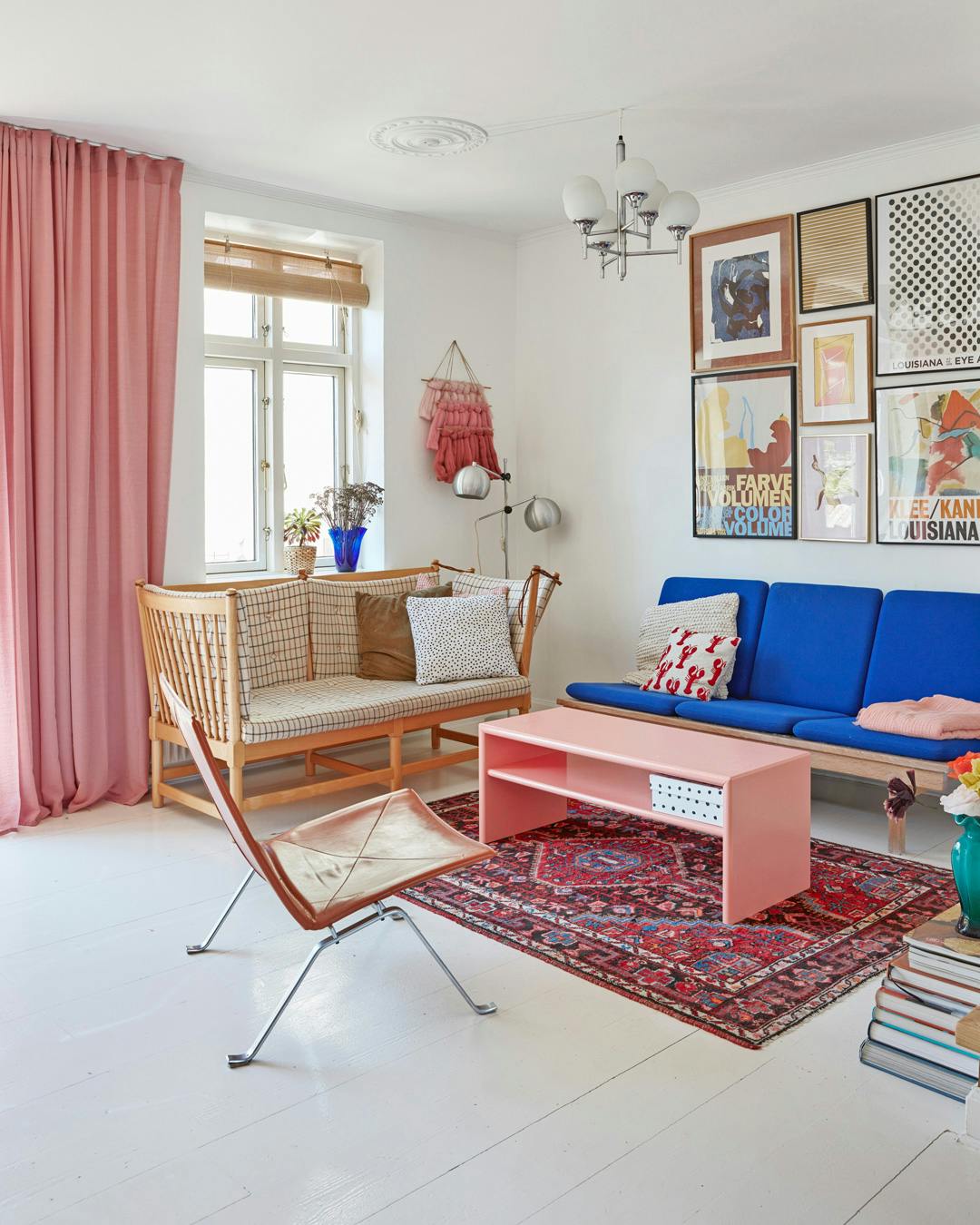 boligreportage_a_nordic_knitting_tale_villa_odense_stue_tremmesofa_tern.