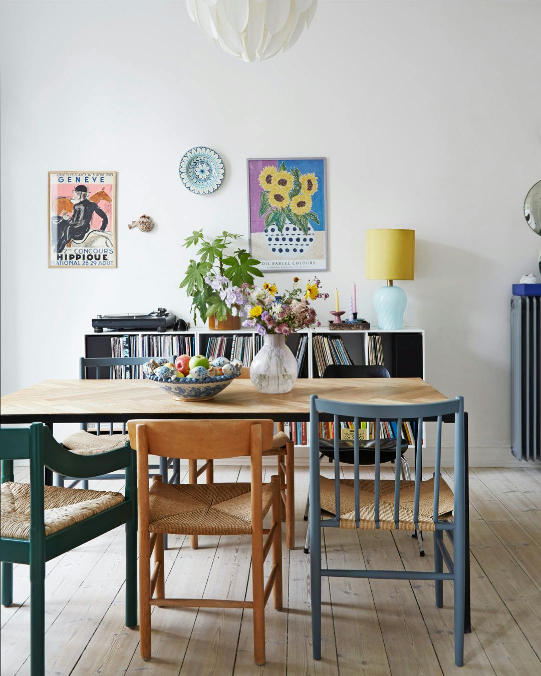 boligreportage_luna_hoerdum_spisestue_designerstole