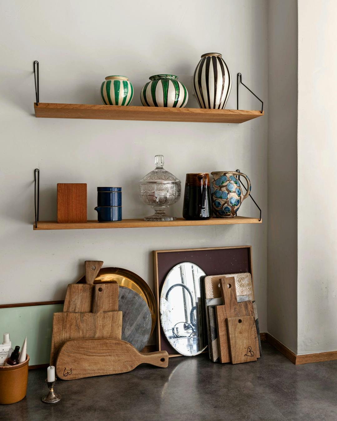 boligreportage_rikke-moeldrup-rasmussen_koekken_keramik_skaerebraetter.