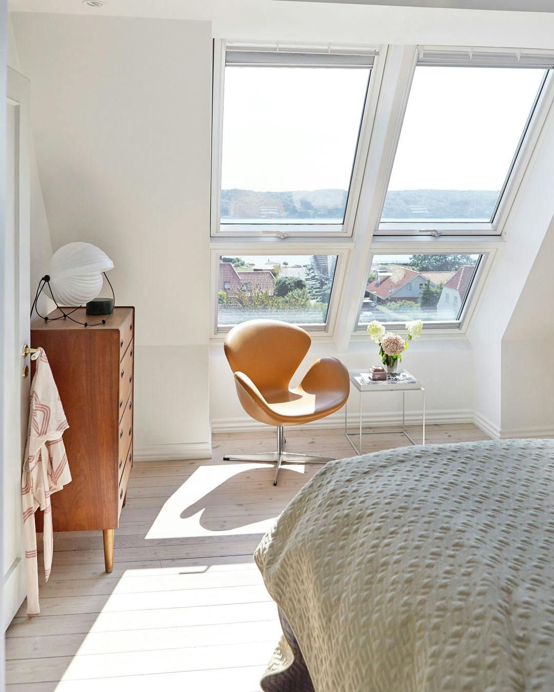 Skråvægge med udsigt over Vejle Fjord