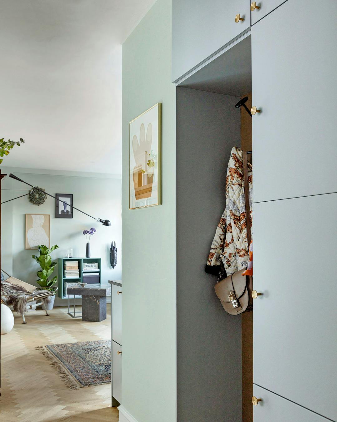 boligreportage_trine_hassing_entre_indbyggede_skabe.