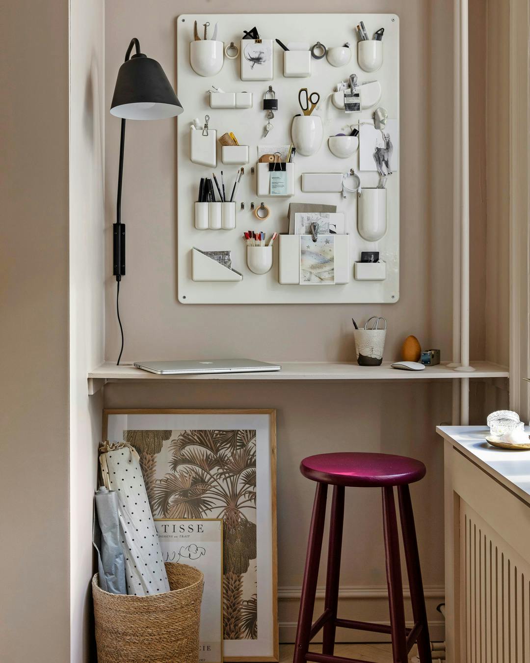 boligreportage_trine_hassing_skrivebord_vaegopbevaring