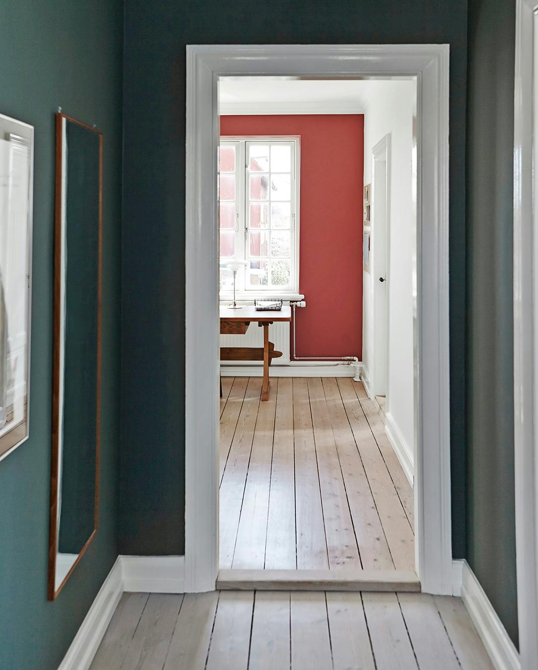 Gang med grønne vægge