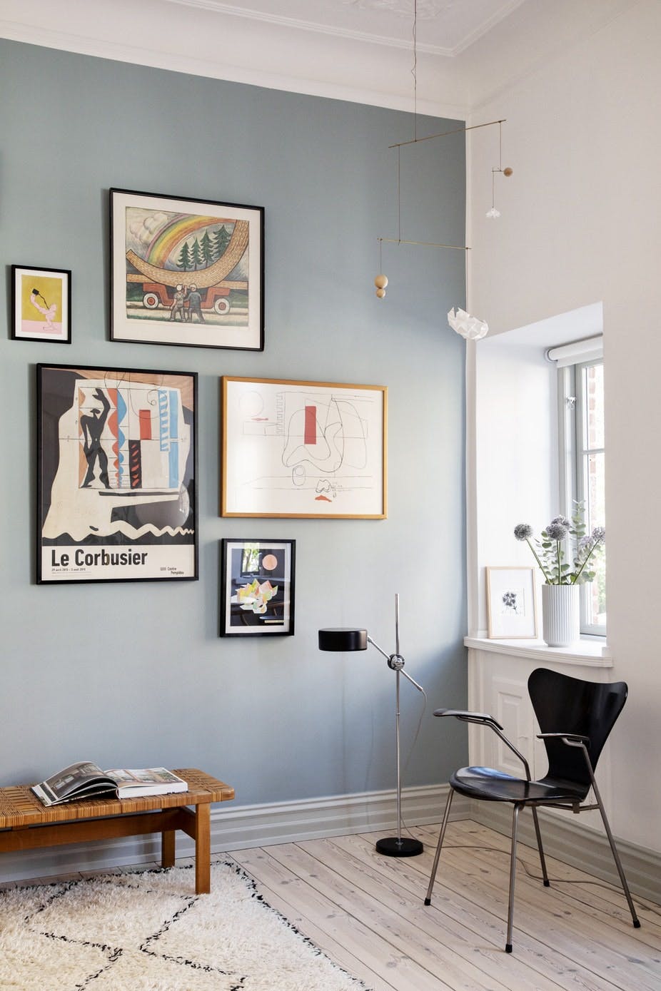 gulvlampe_laesehjoerne_sort_messing_stine_christiansen