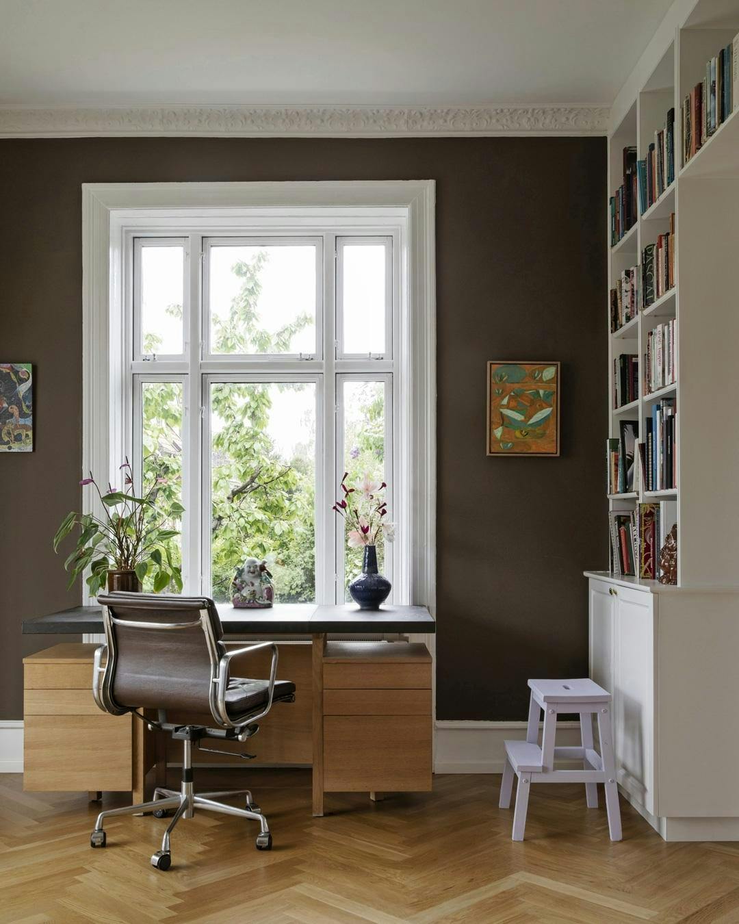 hjemmekontor_indretning_inspiration_praktisk_smukt_lille_kontor_klassisk