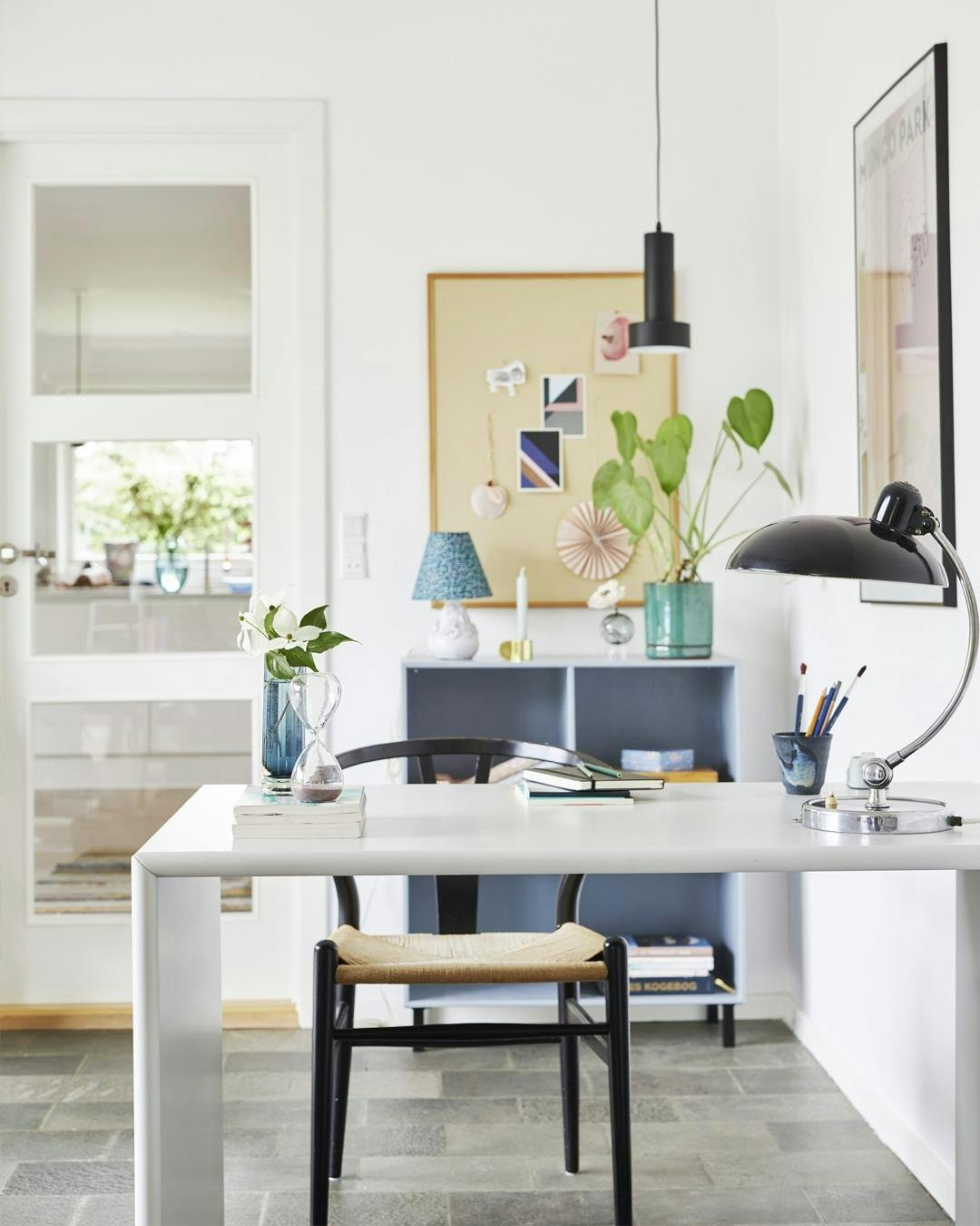 hjemmekontor_indretning_inspiration_praktisk_smukt_lille_kontor_lyst