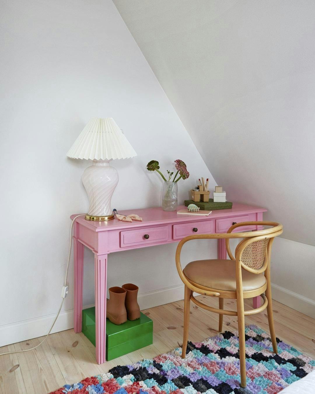 hjemmekontor_indretning_inspiration_praktisk_smukt_lille_kontor_moderne