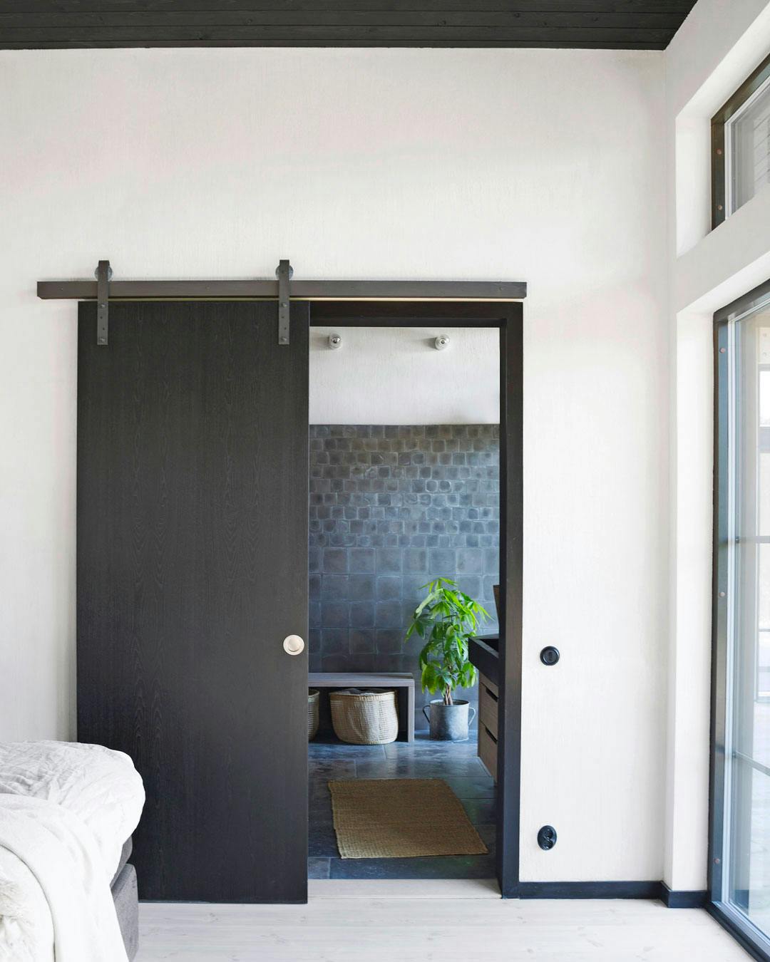 Johan Israelson kig til badeværelse