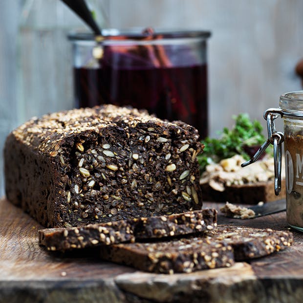 Julefrokost-retter hjemmelavet rugbrød