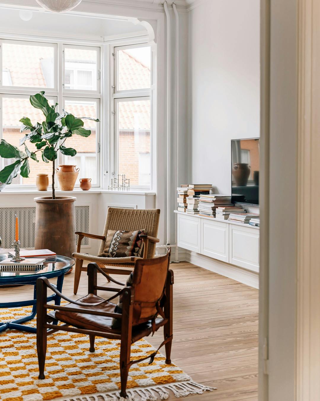 karen-emilie-skou_kig_til_stue_safaristol_ch25_orientalsk_indretning