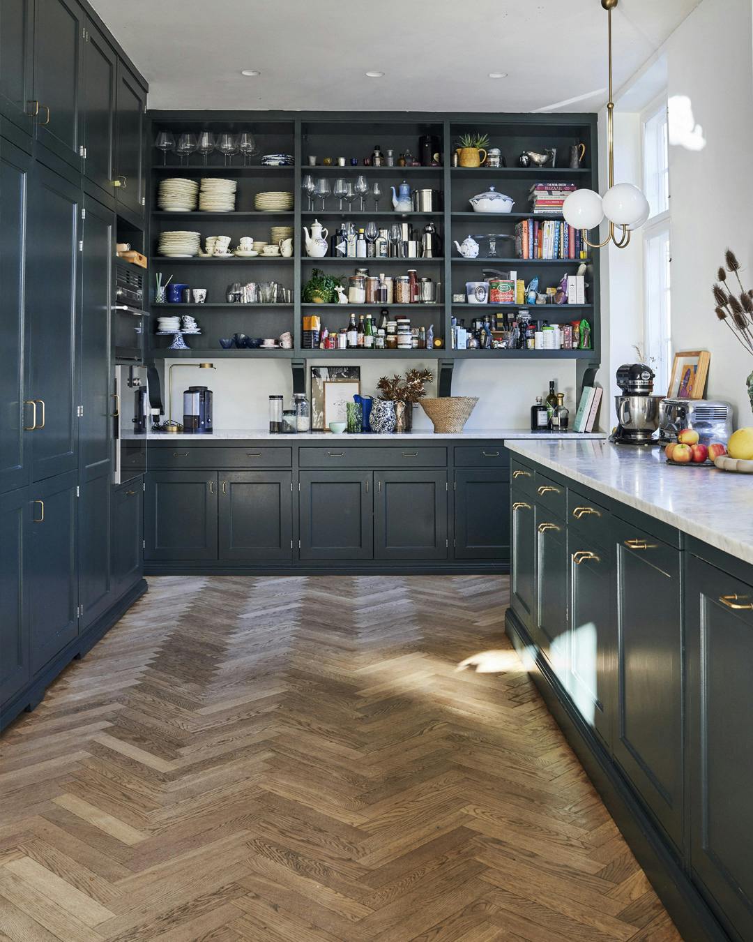 koekken_boligreportage_hyldesystem_design